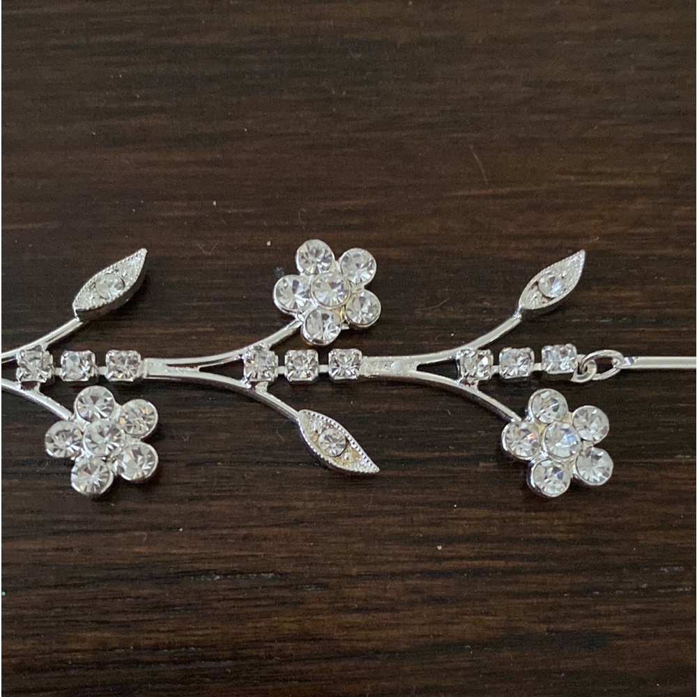 Merksamer Jewelers Silver Rhinestone flowers necklace and earrings gift set.